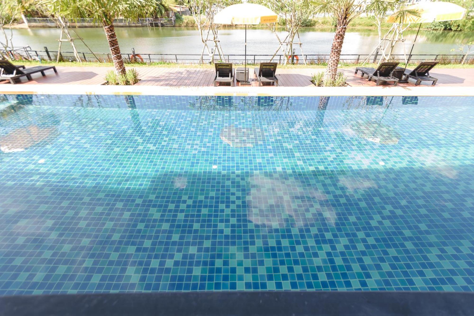 Phuengluang Riverside Hotel Chanthaburi Exterior photo