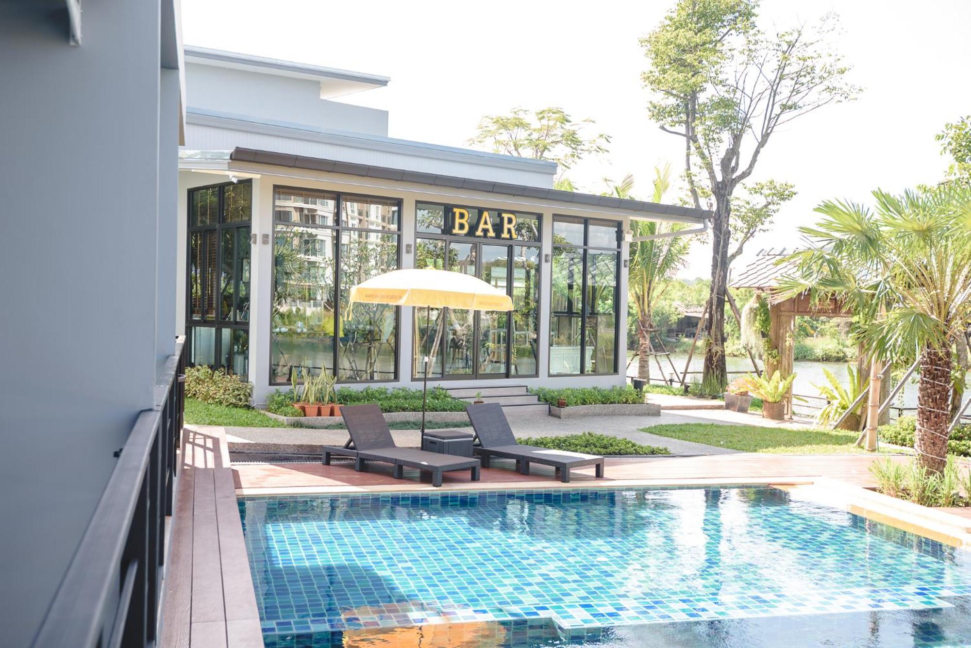 Phuengluang Riverside Hotel Chanthaburi Exterior photo