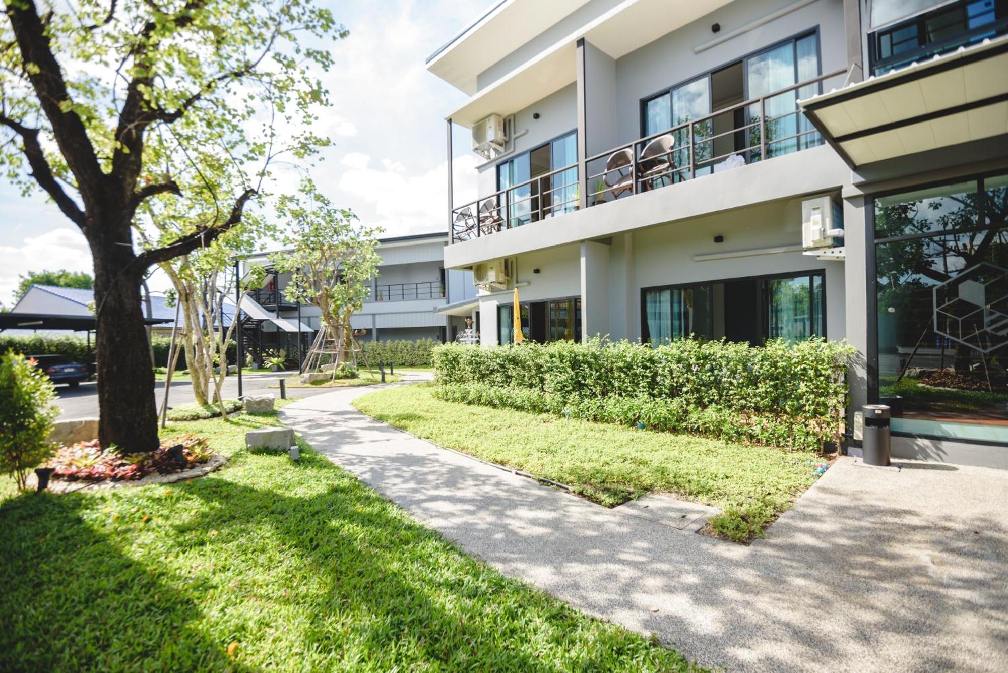 Phuengluang Riverside Hotel Chanthaburi Exterior photo