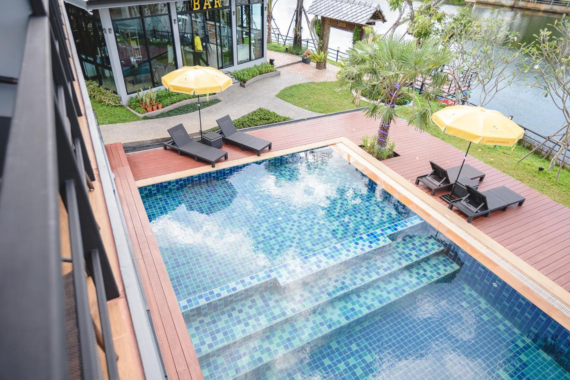 Phuengluang Riverside Hotel Chanthaburi Exterior photo