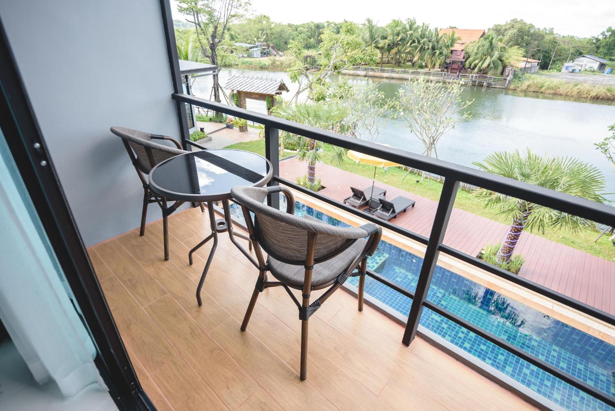 Phuengluang Riverside Hotel Chanthaburi Exterior photo