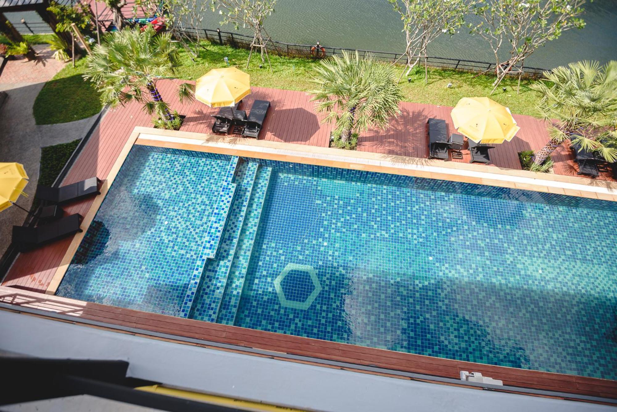 Phuengluang Riverside Hotel Chanthaburi Exterior photo