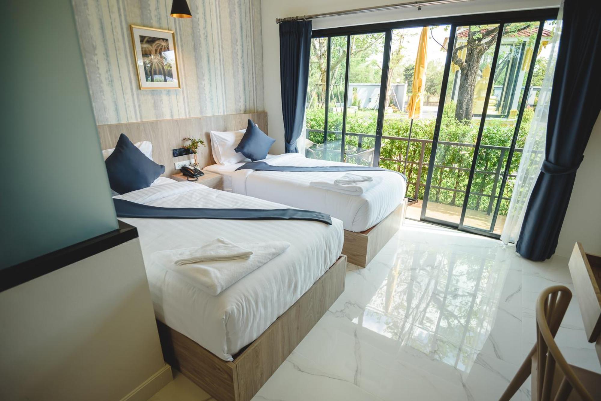 Phuengluang Riverside Hotel Chanthaburi Exterior photo