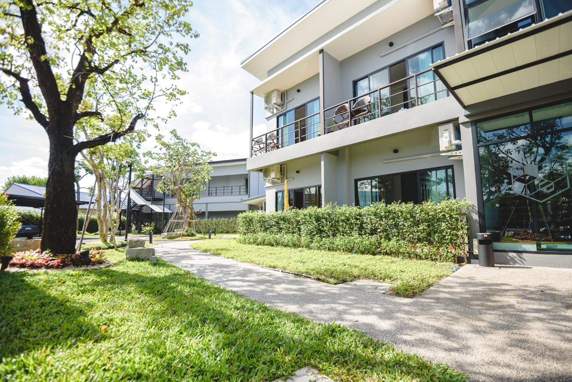 Phuengluang Riverside Hotel Chanthaburi Exterior photo